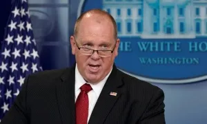 Ông Trump chọn quan chức chuyên trục xuất vào chính quyền mới Ông Trump chọn quan chức chuyên trục xuất vào chính quyền mới