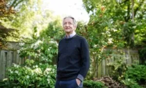 Geoffrey Hinton - 'bố già' mở đường cho công nghệ học sâu Geoffrey Hinton - 'bố già' mở đường cho công nghệ học sâu