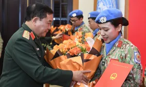 8 sĩ quan nhận nhiệm vụ gìn giữ hòa bình tại châu Phi 8 sĩ quan nhận nhiệm vụ gìn giữ hòa bình tại châu Phi