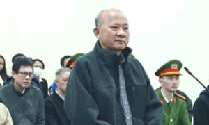Cựu Chủ tịch Bình Thuận bị tuyên 6 năm tù trong sai phạm đất công 308 tỷ đồng Cựu Chủ tịch Bình Thuận bị tuyên 6 năm tù trong sai phạm đất công 308 tỷ đồng